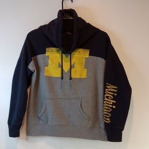Colosseum Michigan Wolverines Funnel Neck Sweatshirt Men's Sz Med NICE!